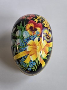 Vintage Nestler Germany Easter Candy Egg Box , Flowers, Pansies, Bow