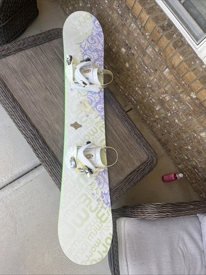 Lotus 152cm Snowboard Ladies morrow WITH Lotus BINDINGS.
