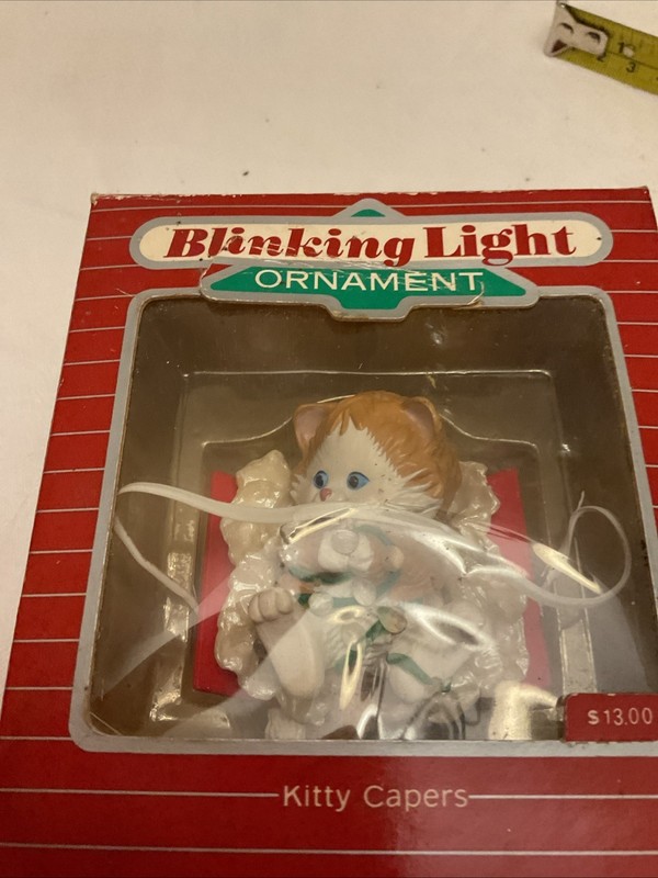 Vintage Hallmark Keepsake 1988 Magic Blinking Lights Kitty Capers Ornament