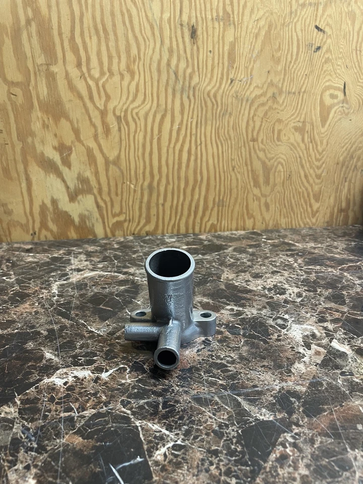 原始设备制造商 70-74 日产 Datsun 240Z 260Z 进水颈部外壳 13049-P0300 — 第 2/4 张图片