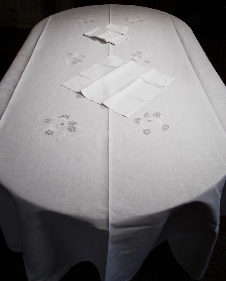 Service de table Brodé et Ajouré de roses- nappe 2m65 x 1m80 - - Photo 3/4