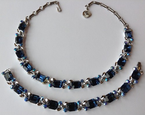 VINTAGE LISNER SIGNED BLUE RHINESTONE 