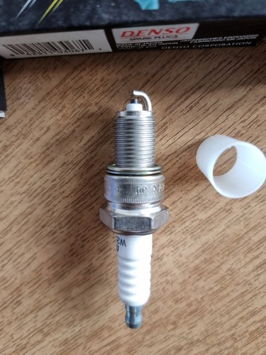 DENSO SPARK PLUG W20EXR-U11 3067 xref NGK2212 3577 4128 4228 BPR6ES13 BPR6EY11 - Picture 3 of 3