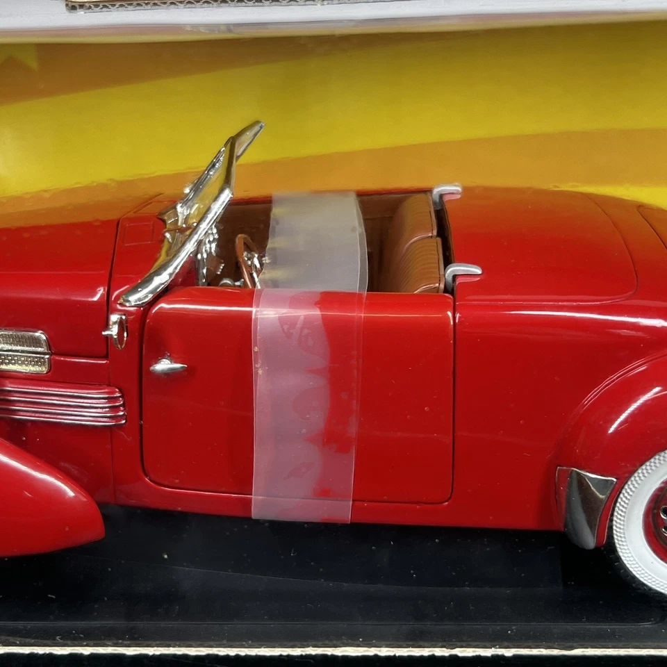 NEW ERTL American Muscle 1937 Cord 812 Convertible Red 1:18 DIE CAST - Image 3 of 4