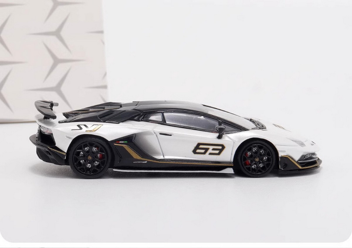 RM 1/64 Scale Lamborghini Aventador SVJ #63 White Diecast Car