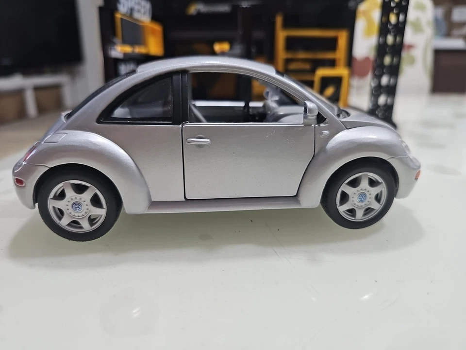 1:24 Welly Volkswagen New Beetle Tdi 2.5 Grigia - Immagine 4 di 4