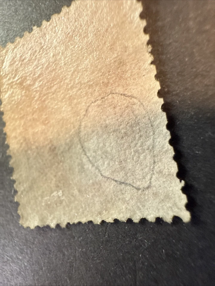 US Scott #137 M/NH/OG. ¿Parece que alguien pudo haber quitado la goma de mascar del área de la parrilla? Foto 3 de 4