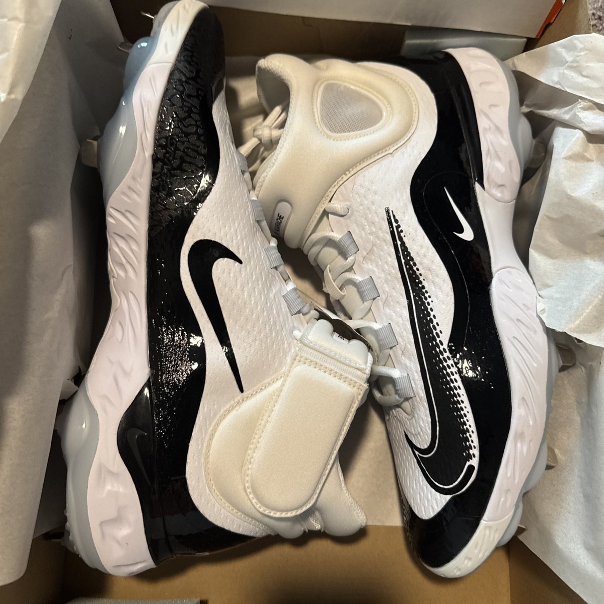 NIKE Alpha Huarache Elite 4 Mid Metal Baseball Cleats Men