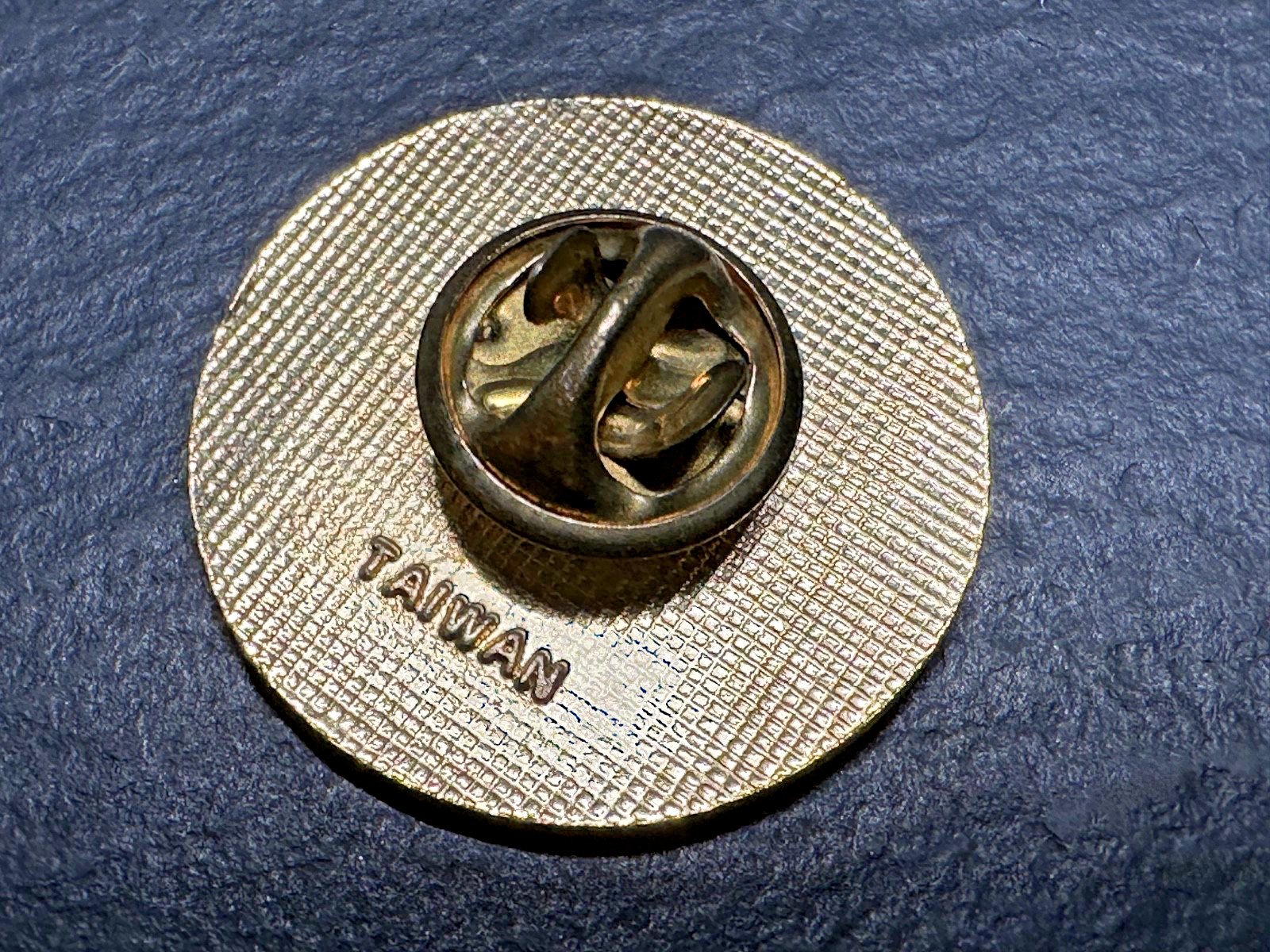 14 AMERICAN RED CROSS PINS : 200, HOME NURSING, LIFE SAVING JR+ H659