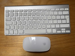 Apple magic A1314 keyboard and A1296 mouse