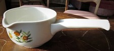 Brillante Sauciere/Butterpf&auml;nnchen/ca 50-60er/&Oslash; ca11cm/Porz.wei&szlig; m.Fr&uuml;chtedekor