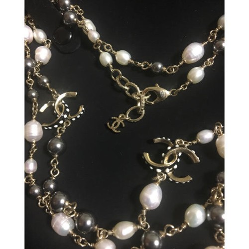 CHANEL NECKLACE Black White Freshwater 