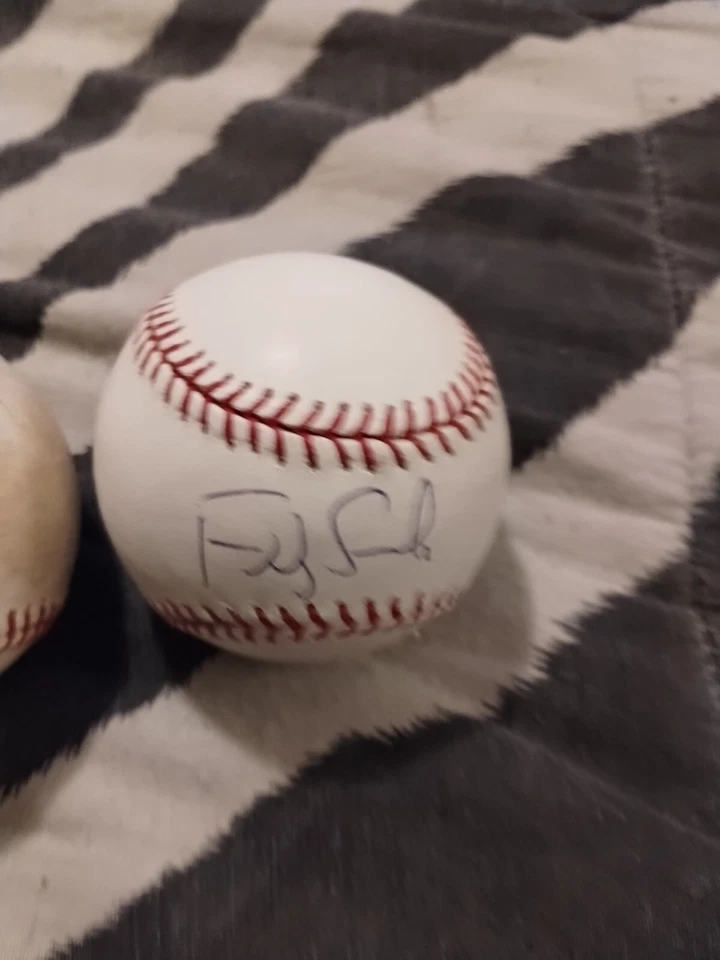 Lote de 2 pelotas de béisbol firmadas por Freddy Sánchez OMLB un juego usadas ambas en Sweet S Foto 3 de 4