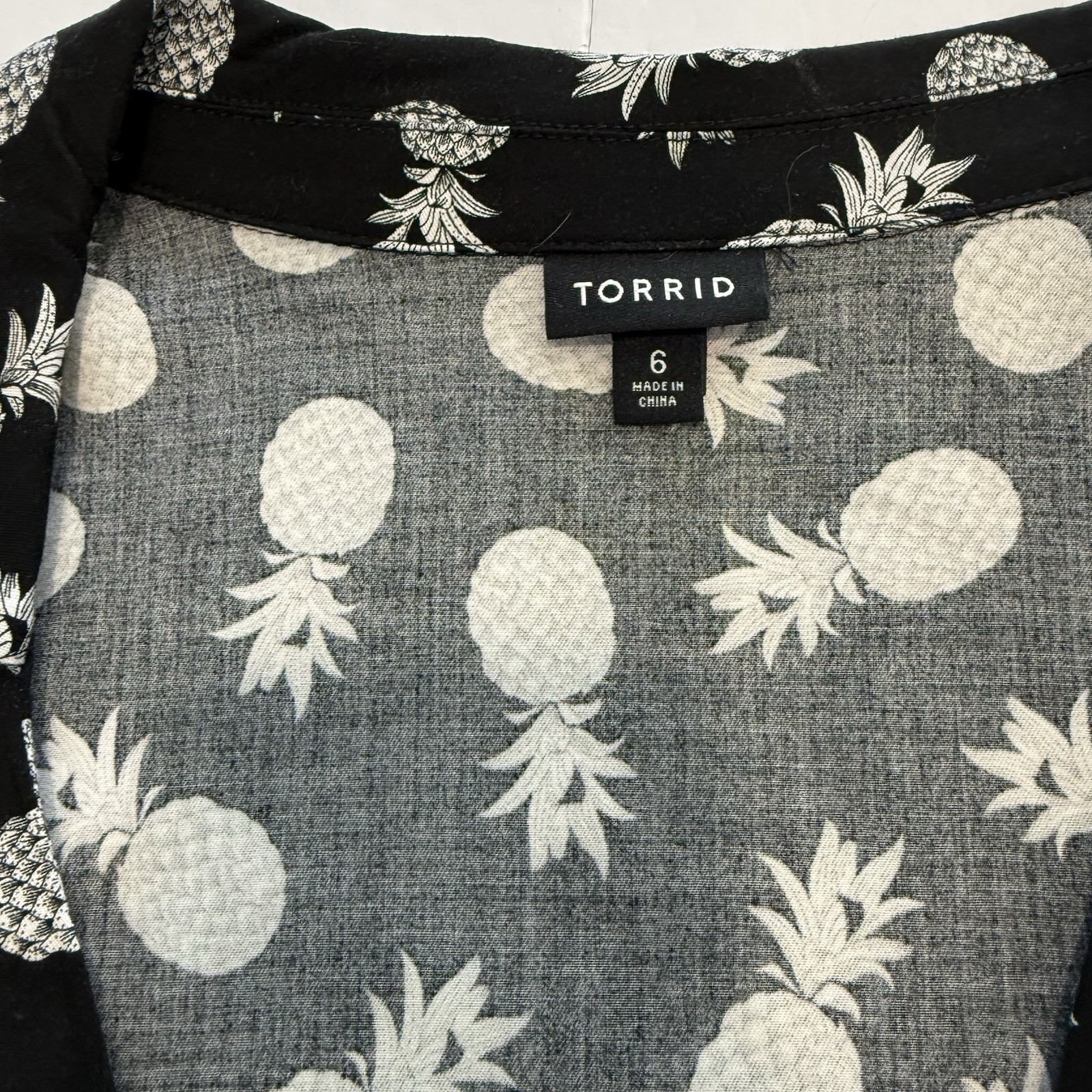 Torrid Black White Pineapple Button Up Challis Sh… - image 12