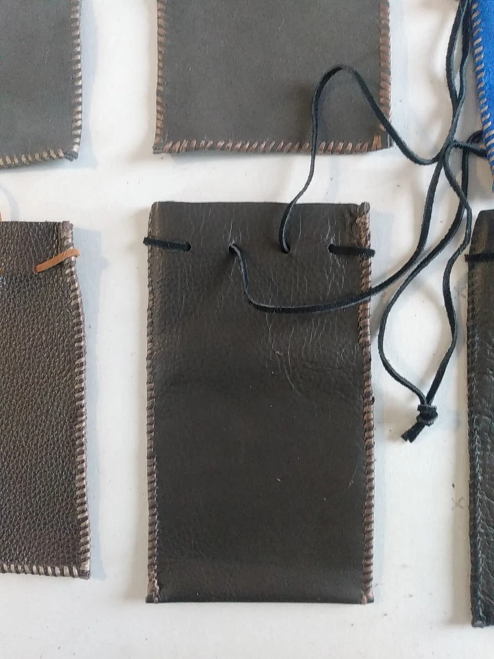 Bolsa de cuero con cordón hecha a mano, bolsa de raciones, recreación de caza en polvo negro Foto 3 de 4
