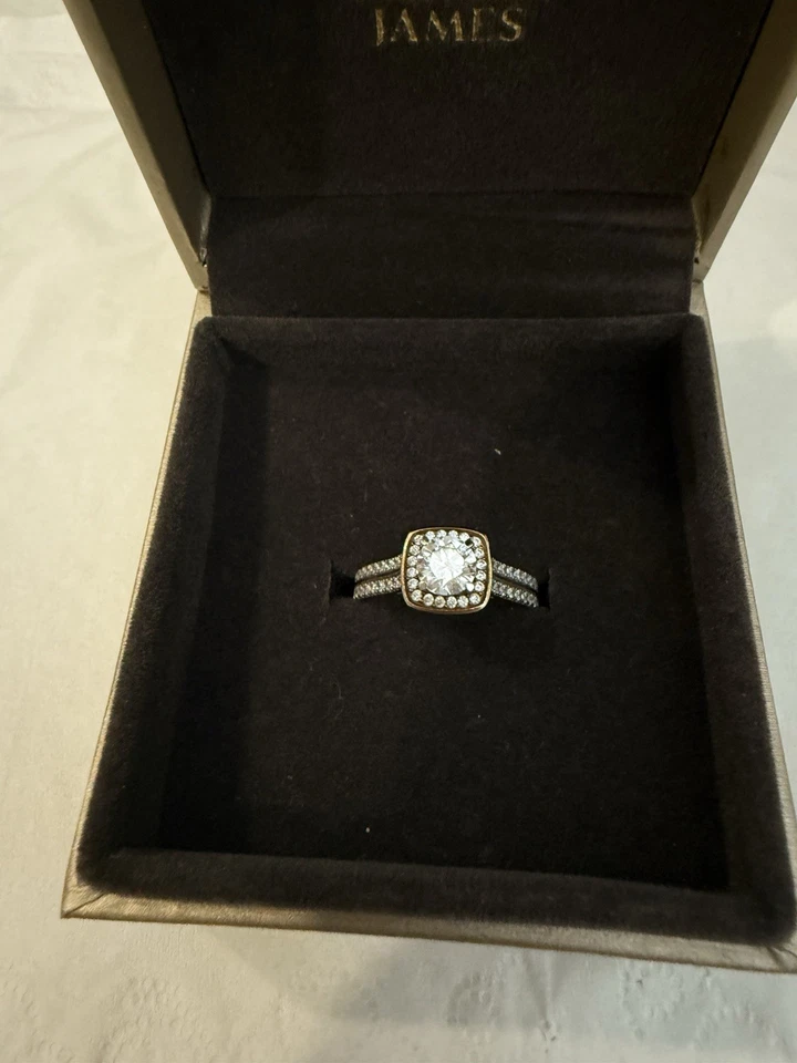 Anillo Warren James de oro de 9 quilates para ella Foto 2 de 4