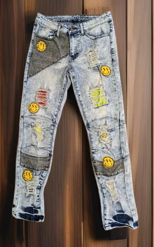 Jean empilé Rue 21 Skinny Supreme Flex 28x30 moto lavage à l'acide smiley patch visage