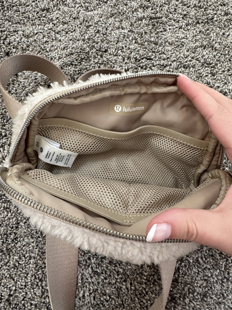 Lululemon Everywhere Fleece Belt Bag in Natural Sherpa Crossbody Fanny Pack