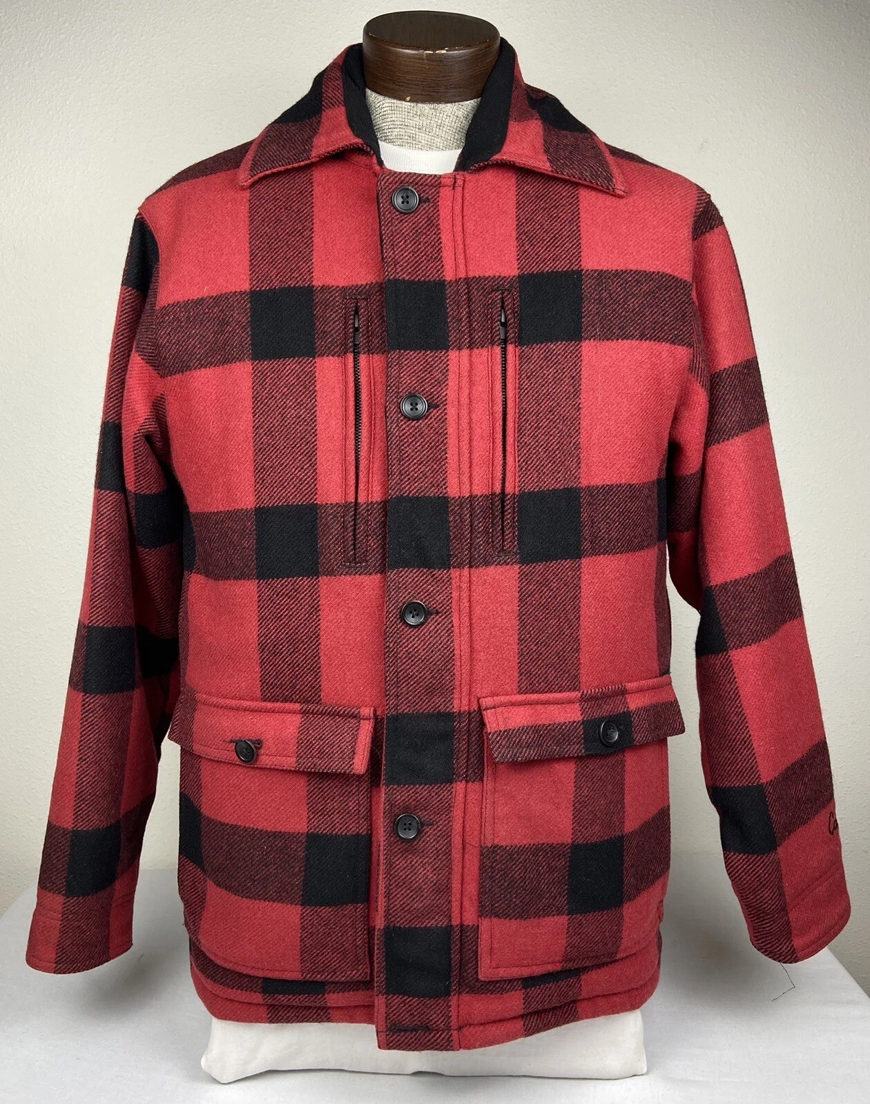 Cabela’s Outdoor Men’s Wool Jacket Red Black Plaid Thinsulate Ultra Sz M READ