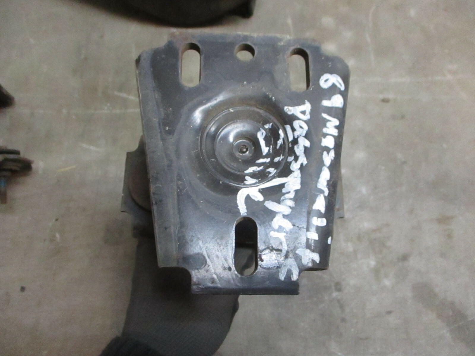 PASSENGER  FRONT BUMPER SHOCK   MASERATI CHRYSLER TC 89 90 91 