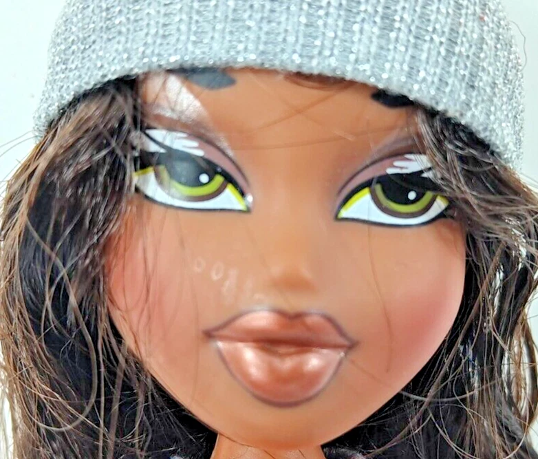 Bratz Sasha Lote Antiguo 15 Pantalones Chaqueta Faldas Top 1pr Zapatos Sombreros Muñeca 20 Años Foto 2 de 4