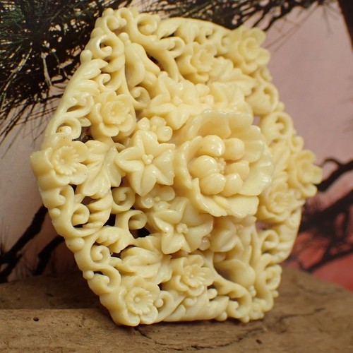 VTG Celluloid Layered Hexagon Floral Carved Pin Exquisite Details AS IS 2-1/8" - Picture 4 of 13