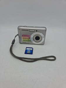 Samsung ES17 12.2MP Digital Compact Camera Silver Y2K Retro Digicam 3x Zoom 32gb