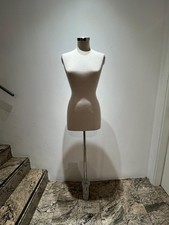 Manichino mezzo busto da donna, colore beige, con piedistallo 