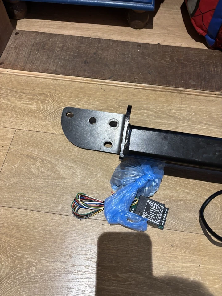 Barra de remolque Vauxhall Corsa D 06-14 3 puertas fijaciones cableado remolque trust TV361 - Imagen 2 de 4