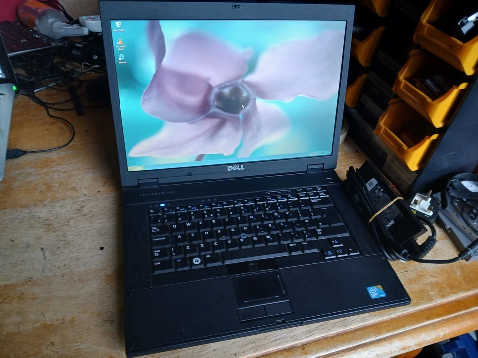VERY FAST Win XP Dell Laptop--RS232 / Serial Port + Quick 120SSD + 4GB RAM (D5) - Image 2 of 4
