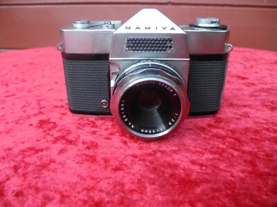Mamiya mit Objektiv Mamiya - Sektor T  1: 2,8/48mm