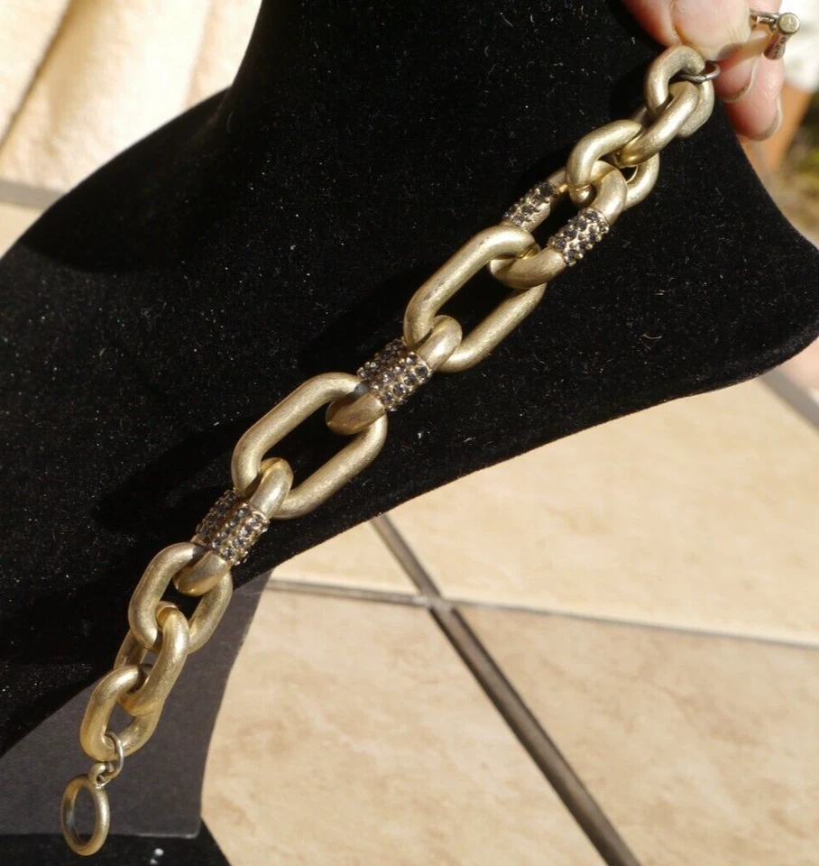 Pulsera Kenneth Cole New York Tono Dorado Mate Estrás Cristal Eslabón Palanca Foto 4 de 4