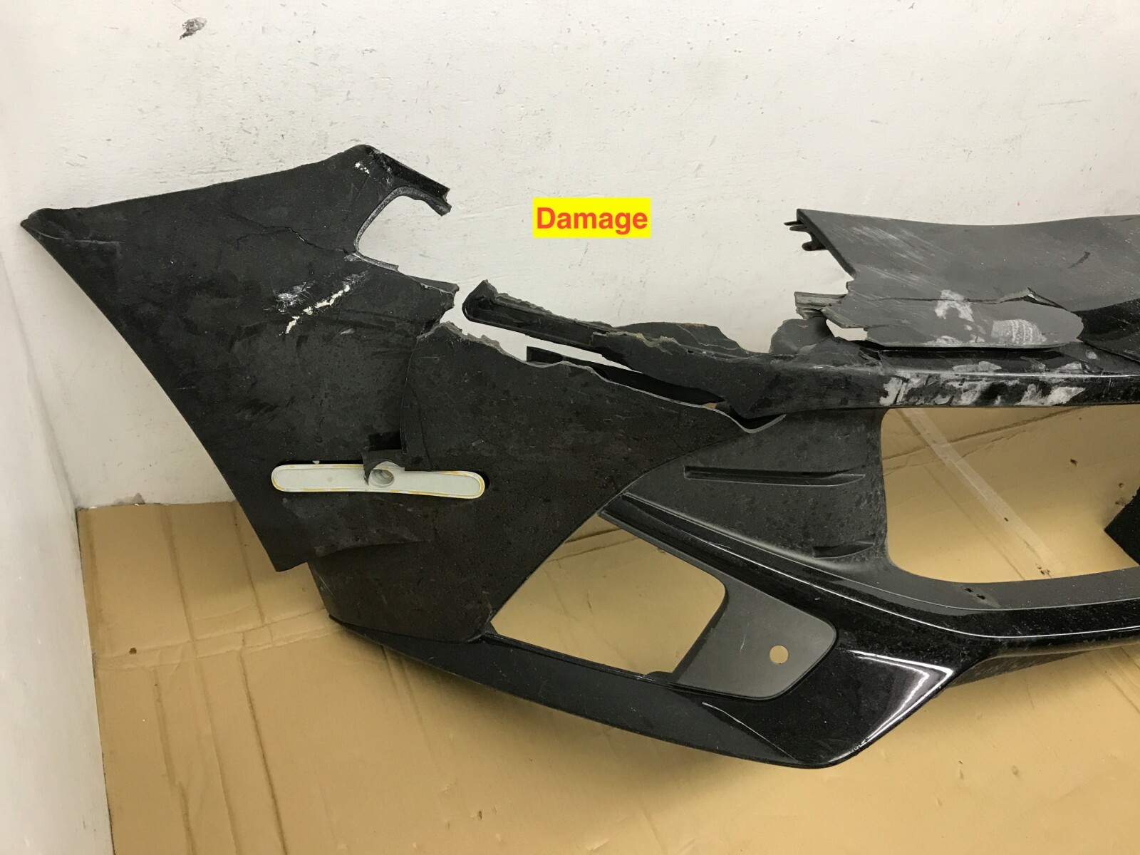 2013-2017 Ferrari F12 Berlinetta Front Bumper Cover Black OEM 084361500 Broken