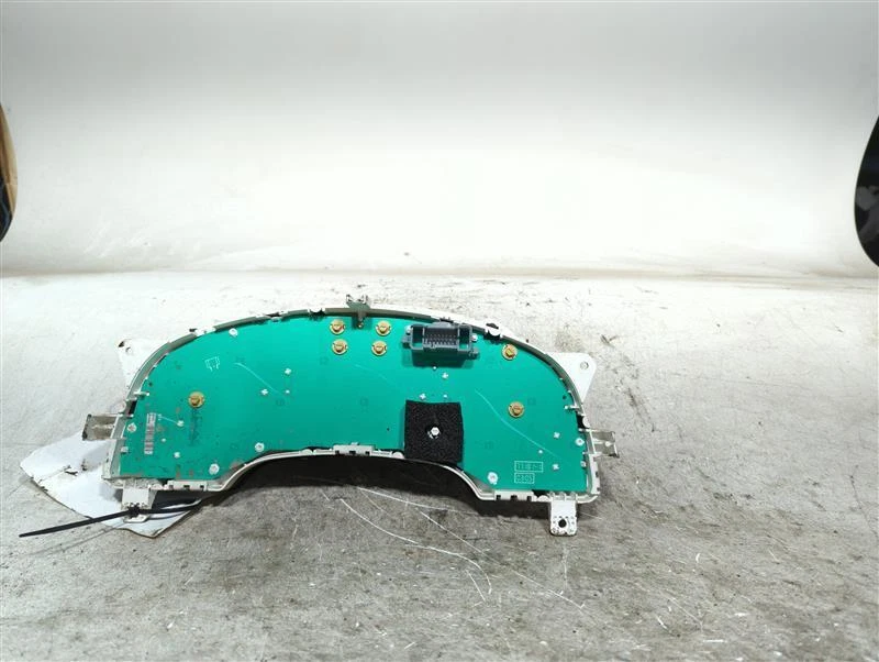 Medidor de velocímetro usado se adapta a: Saturn Vue Cluster 2005 grado A de EE. UU. Foto 2 de 4