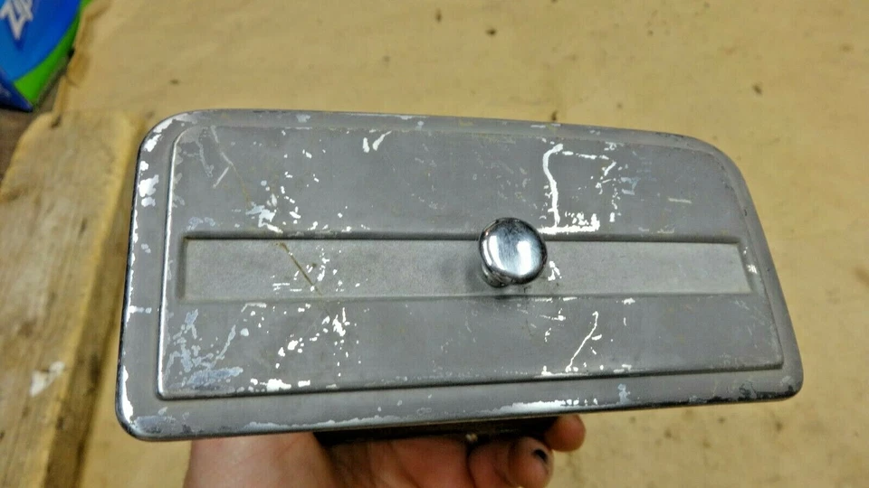 Bandeja de ceniza Hudson Hornet 1951 1952 1953 con retenedor Super Wasp original en el tablero Foto 3 de 4