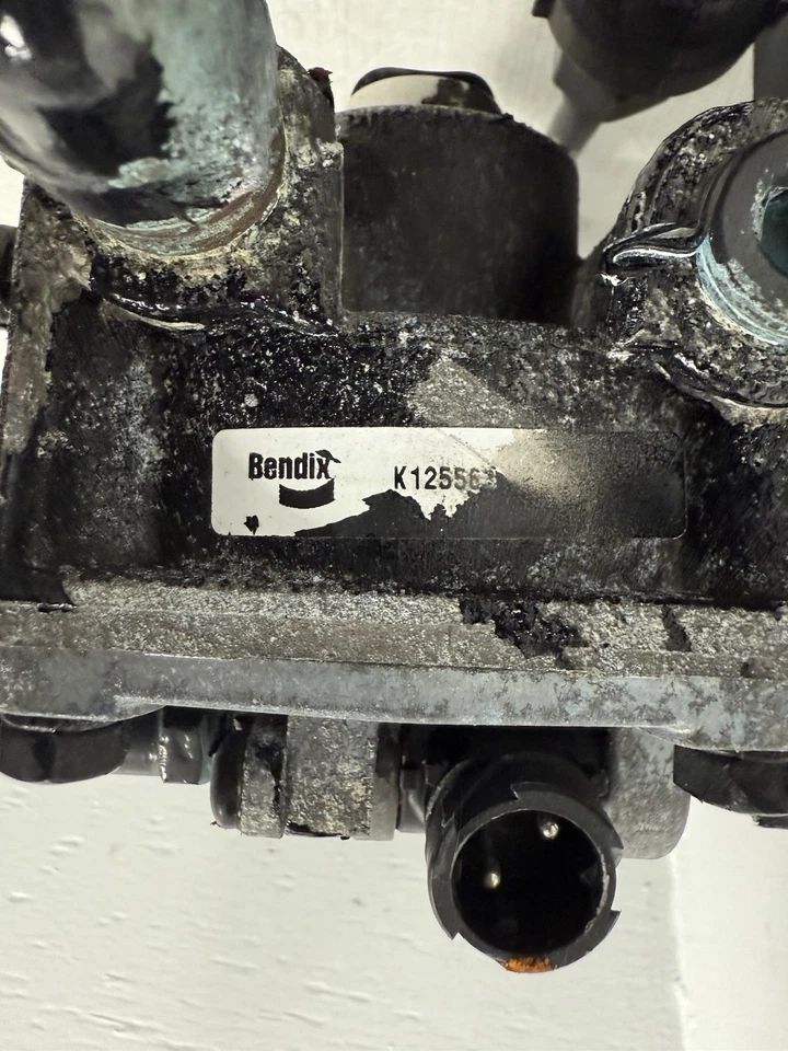Volvo VNL 760 K125563 2021 válvula de relé de tracción Bendix genuina Foto 4 de 4