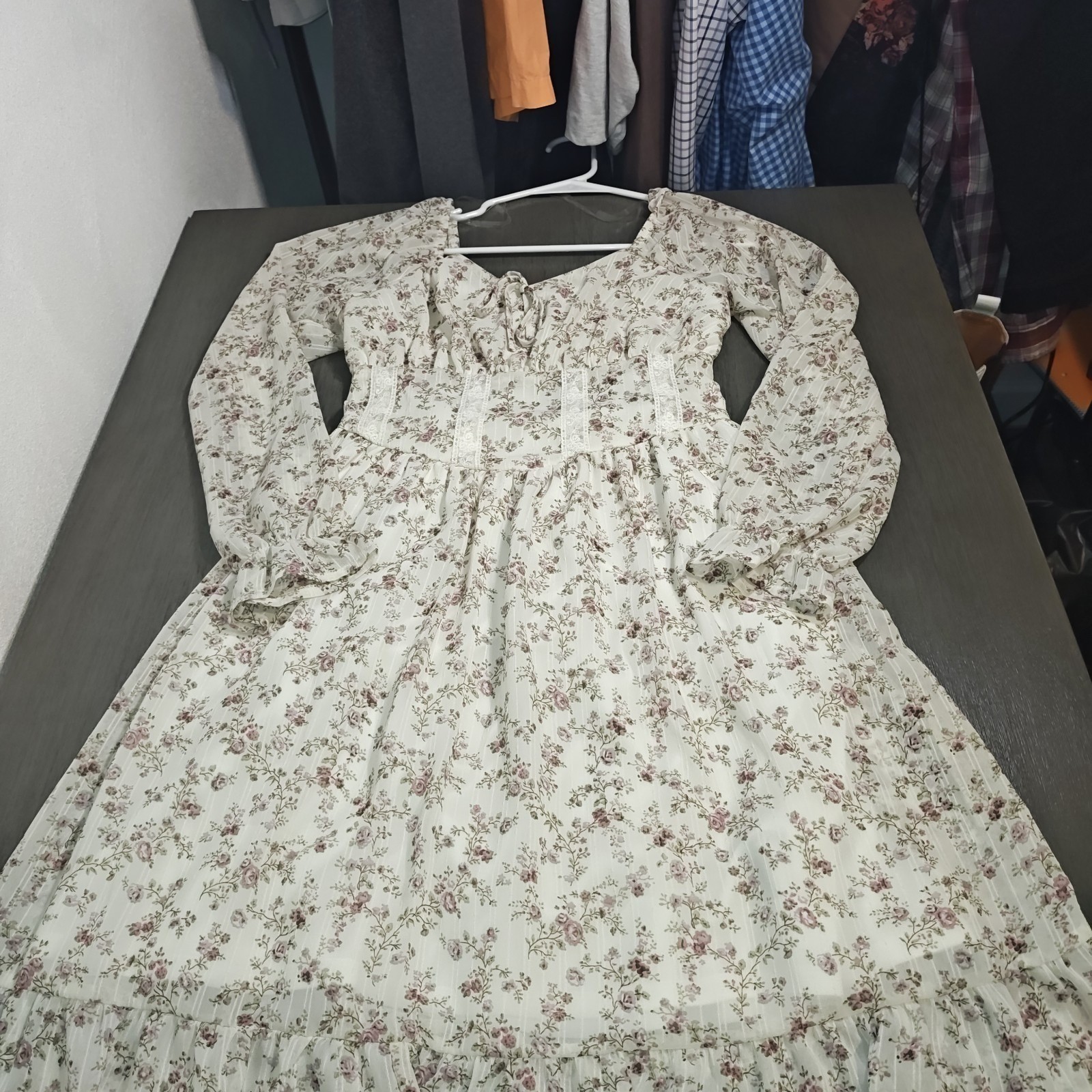 Celebrity Pink Woman's Floral,Smocked,Cottagecore Midi Dress size Small