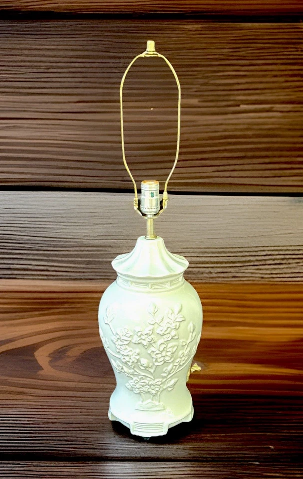 Lámpara de mesa china de porcelana blanca con tarro balaustre 27,5" de alto vintage Foto 4 de 4