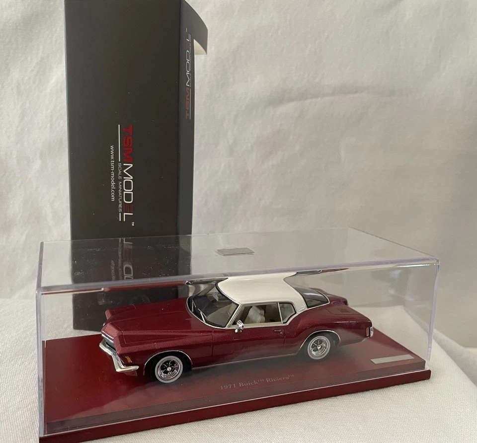 1971 Buick Riviera TSM114332 1:43 Scale Resin Model Red w/White Hardtop NIB - Image 3 of 4