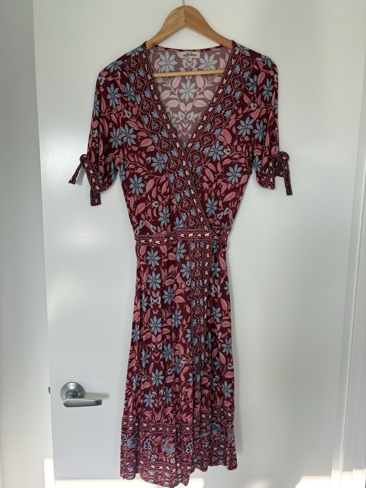 Arnhem Floral Wrap V-Neck Short Sleeve Midi Dress 10