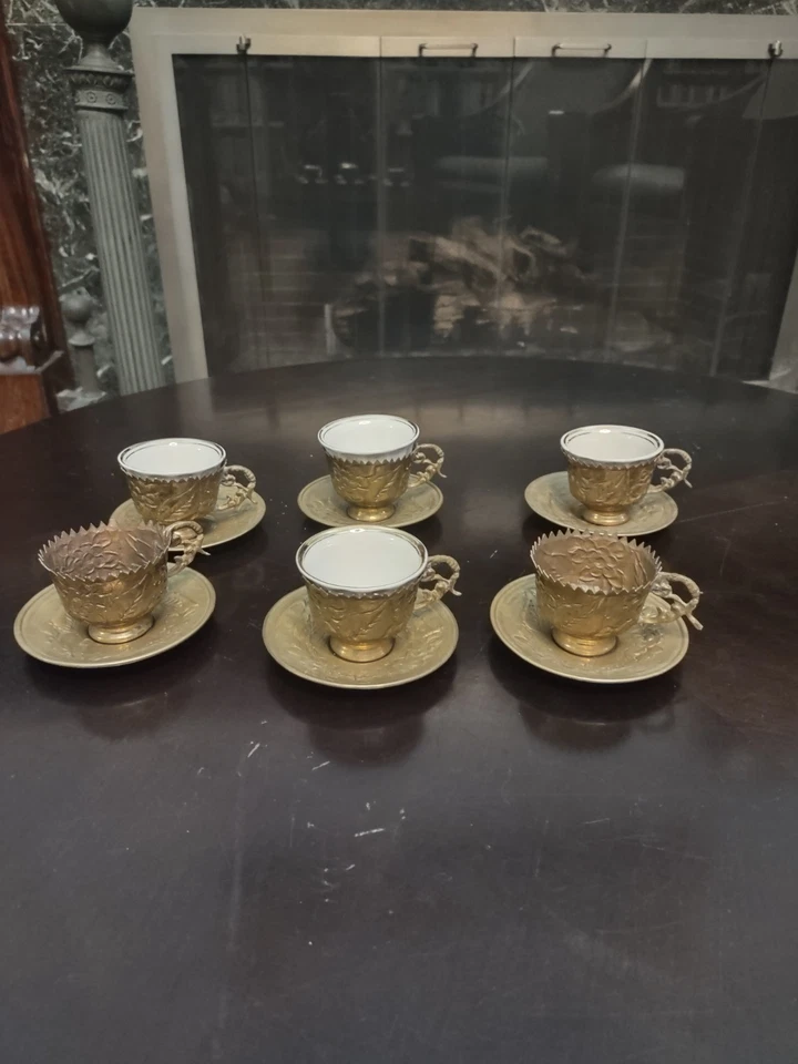 Juego de espresso vintage turco de latón y porcelana Demitasse - 6 platillos/tazas de latón Foto 4 de 4