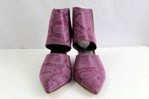 Michael Antonio Women's Wedge Heel Bootie Cranberry Snake Skin Fabric 5.5 NEW - Picture 3 of 8
