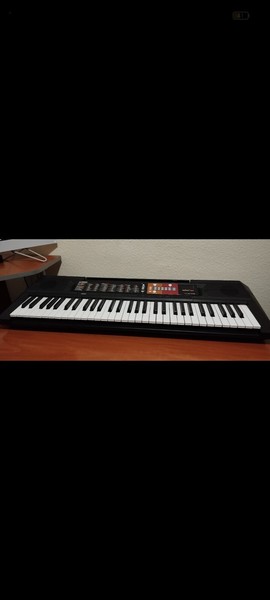 piano YAMAHA Psr F51
