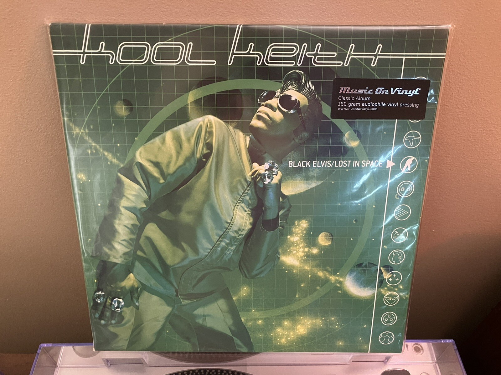 ELVIS MUSIC ON VINYL MOV