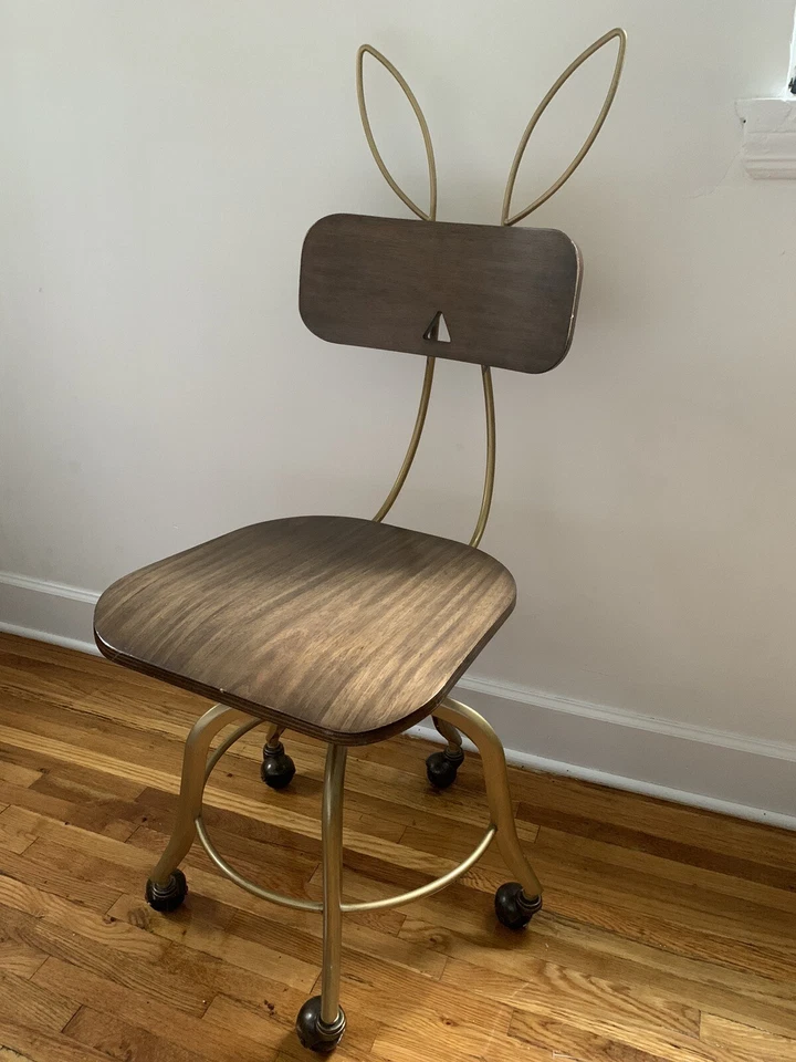 Silla Pottery Barn X Emily and Meritt Designer Bunny Foto 4 de 4