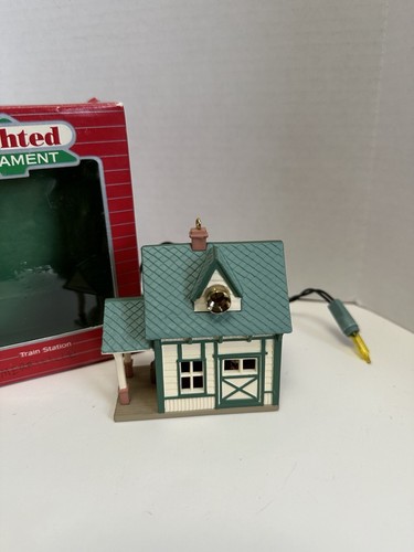 Hallmark Keepsake Ornament 1987 Train Station Lighted - Picture 3 of 4