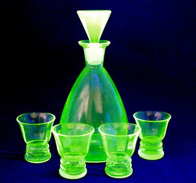 ART DECO Uran Glas Dekanter Karaffe Uranglas 1920's 4 Gläser glass decanter