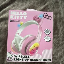 Hello Kitty Wireless Bluetooth Ear-Pad Headphones Light-Up Foldable Mic Pink