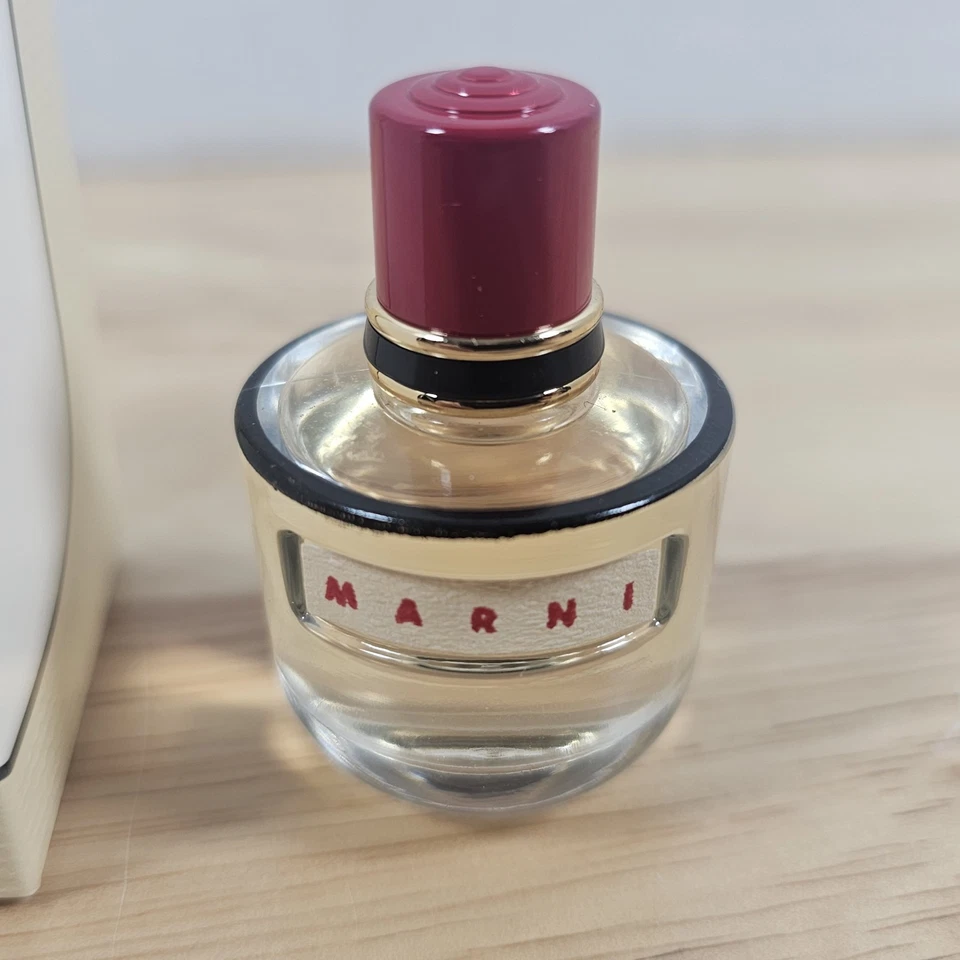 Perfume Marni by Marni Original Scent Eau De Parfum Mini .24oz Foto 3 de 4
