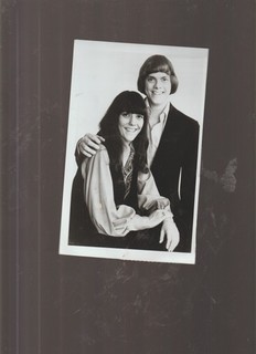 4.5 X 7 B&W PHOTO OF KAREN AND RICHARD CARPENTER